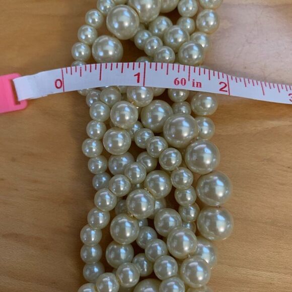 Pearl Necklace that "Makes a Statement" - Picture 4 of 7